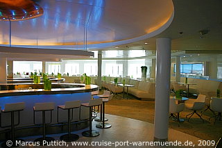 Das Kreuzfahrtschiff MEIN SCHIFF: Die TUI Bar auf Deck 6.