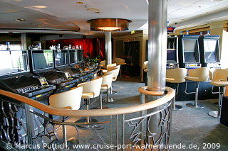 Das Kreuzfahrtschiff MEIN SCHIFF: Der Spielplatz Casino & Lounge auf Deck 7.