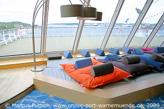 Das Kreuzfahrtschiff MEIN SCHIFF: Die Himmel & Meer-Lounge auf Deck 12.