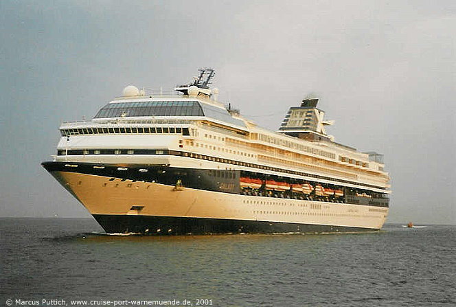 Das Kreuzfahrtschiff GALAXY am 08. August 2001 im Kreuzfahrthafen Warnemünde in der Hansestadt Rostock.