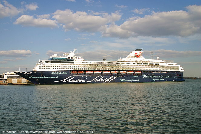 Das Kreuzfahrtschiff MEIN SCHIFF 1 am 30. April 2013 in Southampton (England).