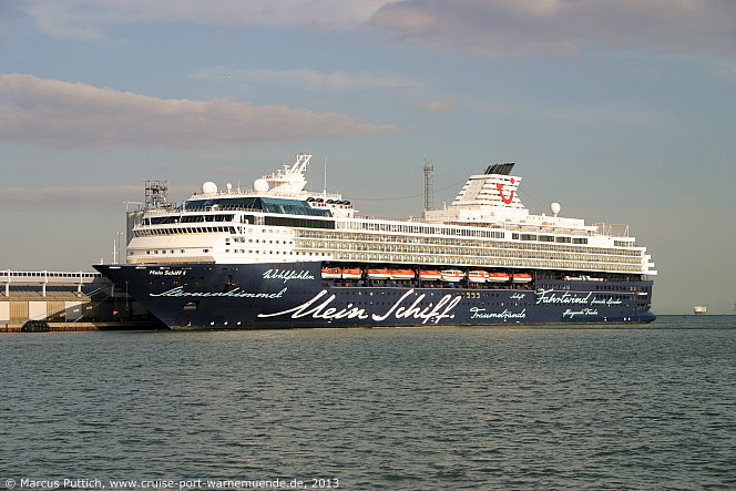 Das Kreuzfahrtschiff MEIN SCHIFF 1 am 30. April 2013 in Southampton (England).