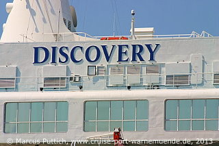 Das Kreuzfahrtschiff DISCOVERY am 07. Juli 2013 im Ostseebad Warnem&uuml;nde.