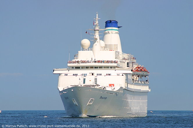 Das Kreuzfahrtschiff DISCOVERY am 07. Juli 2013 im Ostseebad Warnem&uuml;nde.