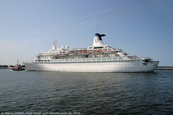 Das Kreuzfahrtschiff DISCOVERY am 07. Juli 2013 im Ostseebad Warnem&uuml;nde.
