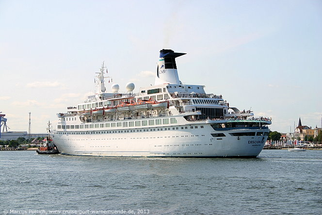 Das Kreuzfahrtschiff DISCOVERY am 07. Juli 2013 im Ostseebad Warnem&uuml;nde.