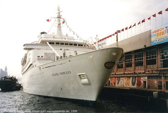 Das Kreuzfahrtschiff ISLAND PRINCESS am 01. Februar 1999 in Hong Kong (China).