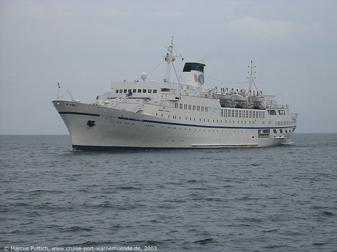 Das Kreuzfahrtschiff ARION am 21. Mai 2003 im Ostseebad Warnem&uuml;nde (Erstanlauf).