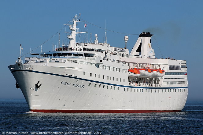 Das Kreuzfahrtschiff OCEAN MAJESTY am 27. Mai 2017 im Kreuzfahrthafen Warnem&uuml;nde in der Hansestadt Rostock.