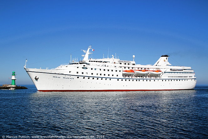 Das Kreuzfahrtschiff OCEAN MAJESTY am 27. Mai 2017 im Kreuzfahrthafen Warnem&uuml;nde in der Hansestadt Rostock.