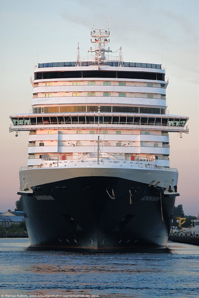 Das Kreuzfahrtschiff KONINGSDAM am 07. September 2016 im Kreuzfahrthafen Warnemünde in der Hansestadt Rostock.