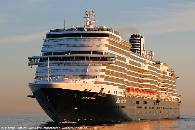 Das Kreuzfahrtschiff KONINGSDAM am 23. Mai 2018 im Kreuzfahrthafen Warnem&uuml;nde in der Hansestadt Rostock.