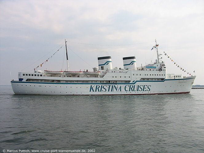 Das Kreuzfahrtschiff KRISTINA REGINA am 25. August 2002 im Ostseebad Warnemünde.