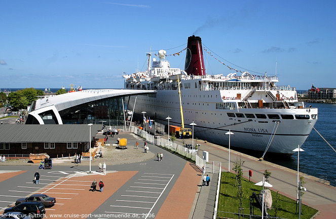 Das Kreuzfahrtschiff MONA LISA am 14. Mai 2006 im Ostseebad Warnem&uuml;nde.
