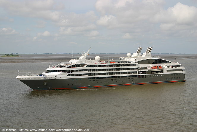 Das Kreuzfahrtschiff LE BOREAL am 30. Juni 2010 in Bremerhaven (Deutschland).