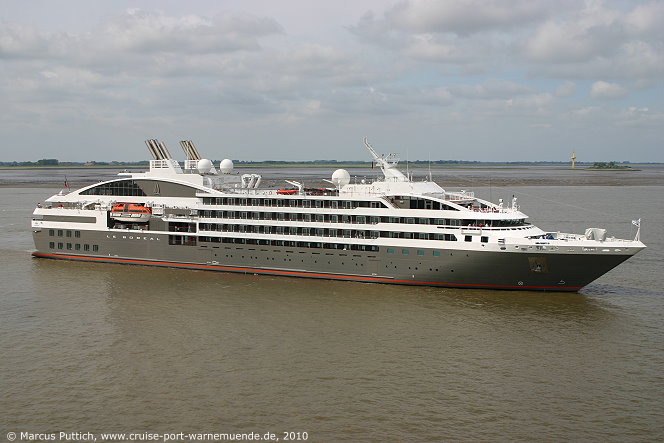 Das Kreuzfahrtschiff LE BOREAL am 30. Juni 2010 in Bremerhaven (Deutschland).