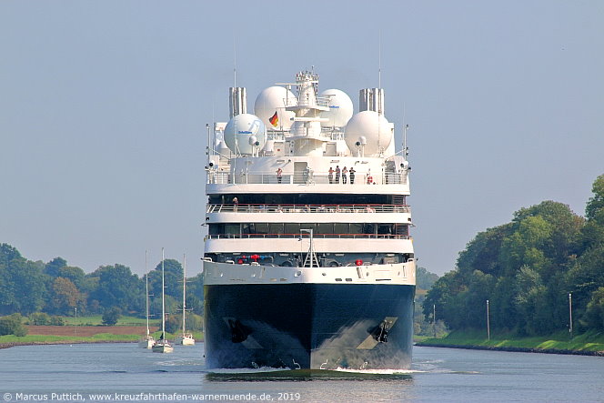 Das Kreuzfahrtschiff LE DUMONT D'URVILLE von der Kreuzfahrtreederei Compagnie du Ponant am 26. August 2019 im Nord-Ostsee-Kanal (Deutschland).