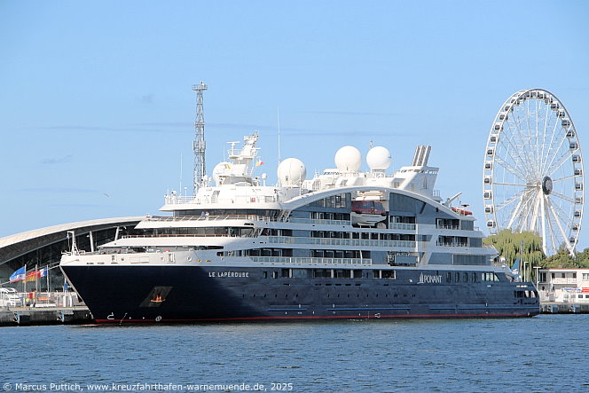Das Kreuzfahrtschiff LE LAPEROUSE von der Kreuzfahrtreederei Compagnie du Ponant am 21. August 2025 im Kreuzfahrthafen Warnemünde in der Hansestadt Rostock (Erstanlauf).