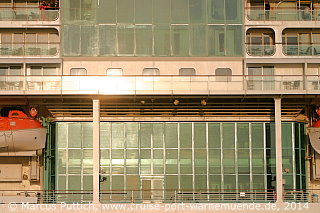Das Kreuzfahrtschiff LEGEND OF THE SEAS am 06. August 2014 im Kreuzfahrthafen Warnem&uuml;nde in der Hansestadt Rostock.