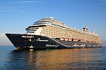 Kreuzfahrtschiff MEIN SCHIFF 1 am 12. August 2021 im Kreuzfahrthafen Warnemünde in der Hansestadt Rostock