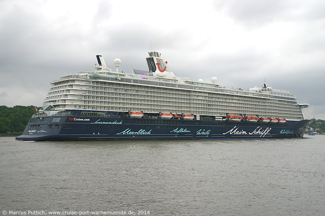 Das Kreuzfahrtschiff MEIN SCHIFF 3 am 01. Juni 2014 in Hamburg (Deutschland).