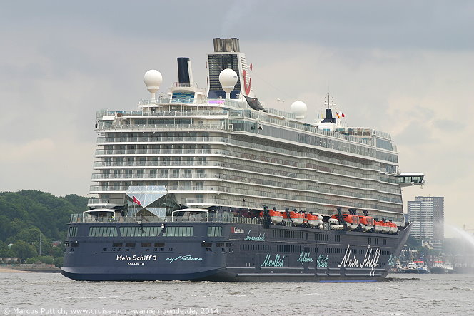 Das Kreuzfahrtschiff MEIN SCHIFF 3 am 01. Juni 2014 in Hamburg (Deutschland).