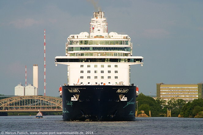 Das Kreuzfahrtschiff MEIN SCHIFF 3 am 02. Juni 2014 in Hamburg (Deutschland).