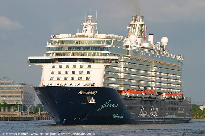 Das Kreuzfahrtschiff MEIN SCHIFF 3 am 02. Juni 2014 in Hamburg (Deutschland).
