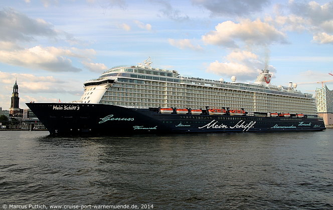 Das Kreuzfahrtschiff MEIN SCHIFF 3 am 02. Juni 2014 in Hamburg (Deutschland).