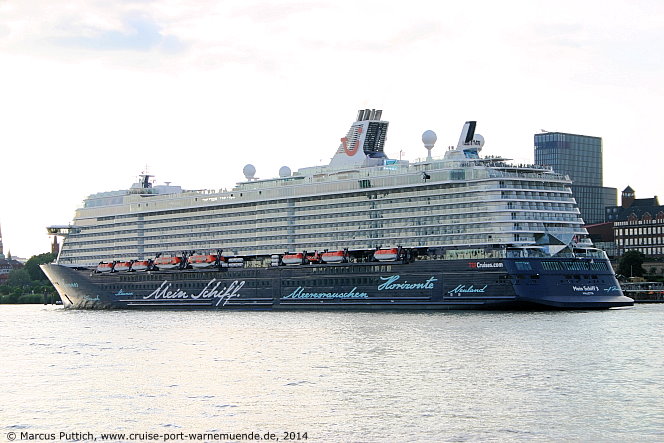 Das Kreuzfahrtschiff MEIN SCHIFF 3 am 02. Juni 2014 in Hamburg (Deutschland).