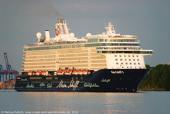 Das Kreuzfahrtschiff MEIN SCHIFF 3 am 02. Juni 2014 in Hamburg (Deutschland).
