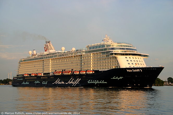 Das Kreuzfahrtschiff MEIN SCHIFF 3 am 02. Juni 2014 in Hamburg (Deutschland).