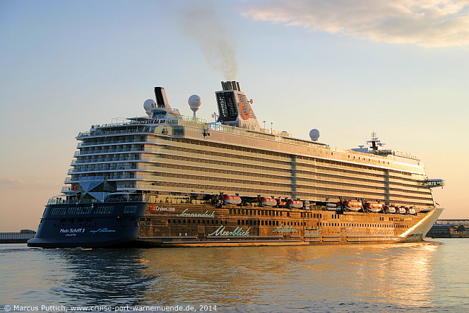 Das Kreuzfahrtschiff MEIN SCHIFF 3 am 02. Juni 2014 in Hamburg (Deutschland).