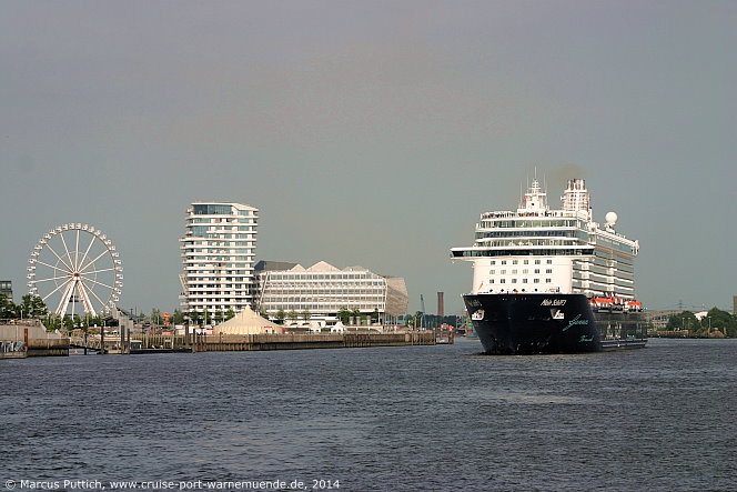 Das Kreuzfahrtschiff MEIN SCHIFF 3 am 10. Juni 2014 in Hamburg (Deutschland).