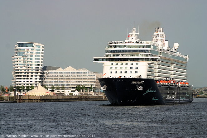 Das Kreuzfahrtschiff MEIN SCHIFF 3 am 10. Juni 2014 in Hamburg (Deutschland).