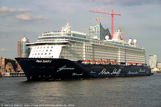 Das Kreuzfahrtschiff MEIN SCHIFF 3 am 10. Juni 2014 in Hamburg (Deutschland).