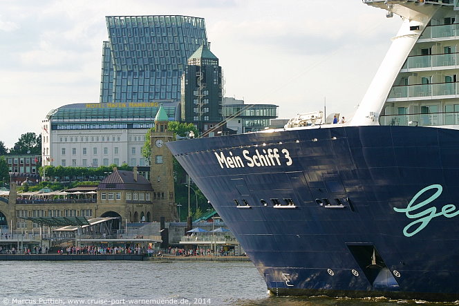 Das Kreuzfahrtschiff MEIN SCHIFF 3 am 10. Juni 2014 in Hamburg (Deutschland).