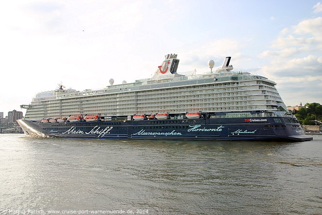 Das Kreuzfahrtschiff MEIN SCHIFF 3 am 10. Juni 2014 in Hamburg (Deutschland).