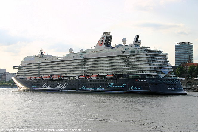 Das Kreuzfahrtschiff MEIN SCHIFF 3 am 10. Juni 2014 in Hamburg (Deutschland).