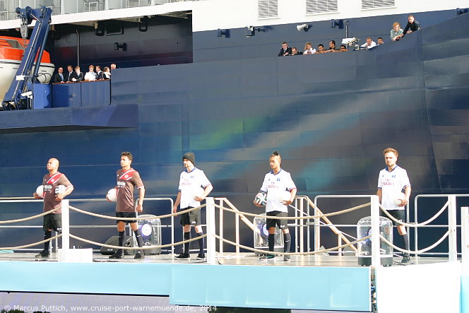 Die Taufe von dem Kreuzfahrtschiff MEIN SCHIFF 3 am 12. Juni 2014 in Hamburg (Deutschland) unter dem Motto 'Diamant trifft Perle'.