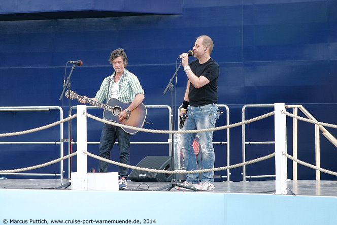 Die Taufe von dem Kreuzfahrtschiff MEIN SCHIFF 3 am 12. Juni 2014 in Hamburg (Deutschland) unter dem Motto 'Diamant trifft Perle'.