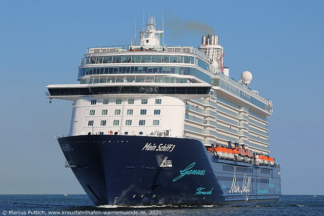 Das Kreuzfahrtschiff MEIN SCHIFF 3 am 05. August 2021 im Kreuzfahrthafen Warnem&uuml;nde in der Hansestadt Rostock.