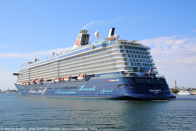 Das Kreuzfahrtschiff MEIN SCHIFF 3 am 05. August 2021 im Kreuzfahrthafen Warnem&uuml;nde in der Hansestadt Rostock.