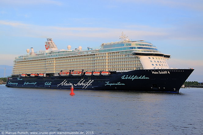 Das Kreuzfahrtschiff MEIN SCHIFF 4 am 01. Juni 2015 in Hamburg (Deutschland).