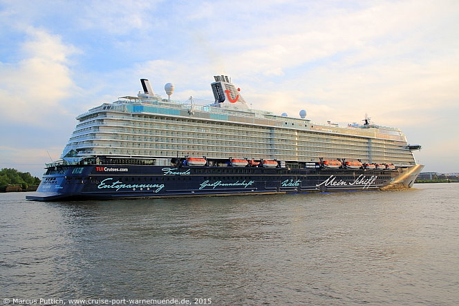 Das Kreuzfahrtschiff MEIN SCHIFF 4 am 01. Juni 2015 in Hamburg (Deutschland).