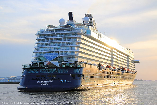 Das Kreuzfahrtschiff MEIN SCHIFF 4 am 01. Juni 2015 in Hamburg (Deutschland).