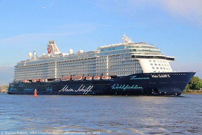 Das Kreuzfahrtschiff MEIN SCHIFF 5 am 28. Mai 2019 in Hamburg (Deutschland).