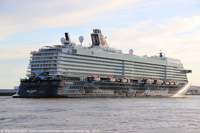 Das Kreuzfahrtschiff MEIN SCHIFF 5 am 28. Mai 2019 in Hamburg (Deutschland).