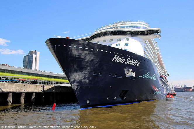 Das Kreuzfahrtschiff MEIN SCHIFF 6 am 14. Mai 2017 in Hamburg (Deutschland).