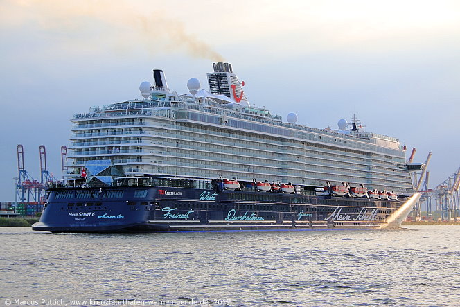 Das Kreuzfahrtschiff MEIN SCHIFF 6 am 14. Mai 2017 in Hamburg (Deutschland).